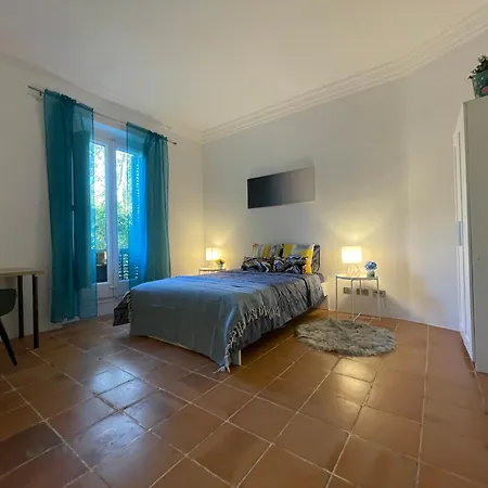 Hostel Bcn Private - Arc De Triomf Sj *